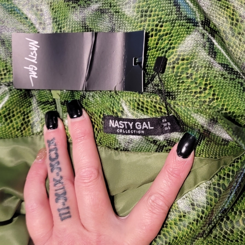 NastyGal Faux Snakeskin Skirt - Picture 3 of 4